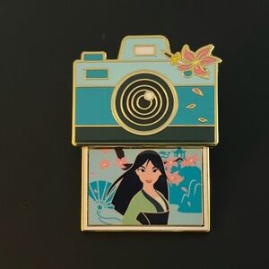 Disney Princess Camera Sliding Mystery Pin - MULAN